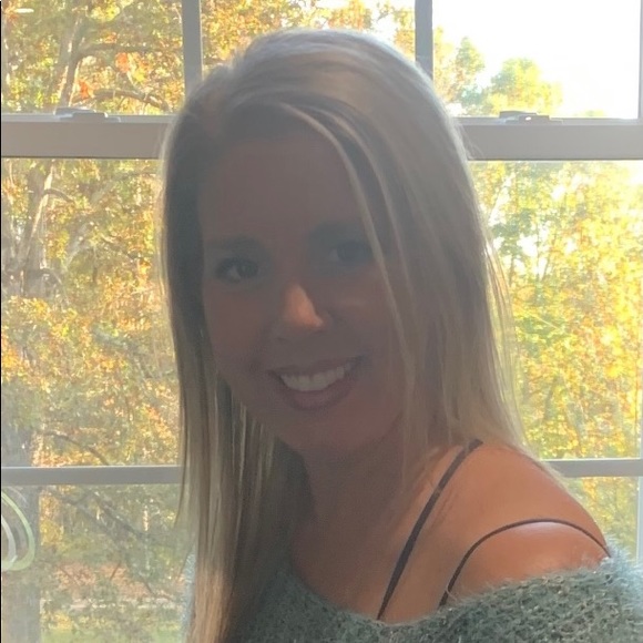 Meet your Posher, Amanda - Picture 2 of 2